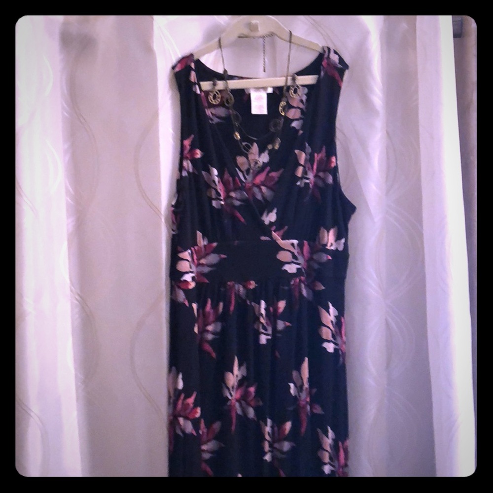 Matty M maxi dress - size S w/necklace & earrings!